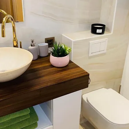 Velvet Eiger Apartment