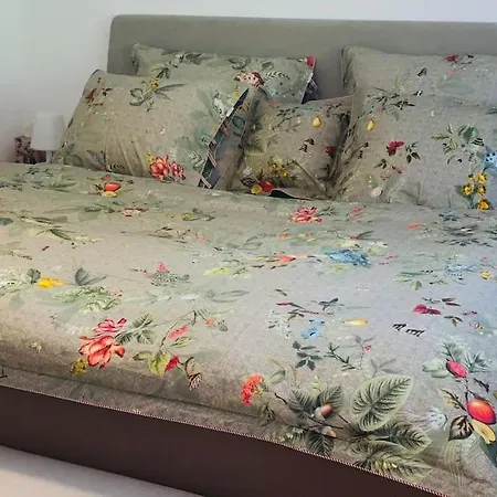 Velvet Eiger Apartment