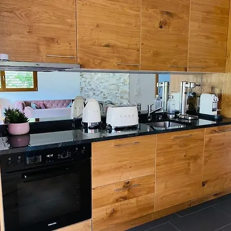 Velvet Eiger Apartment